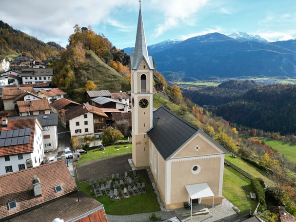 3S_Solardach_Kirche-Trin_01